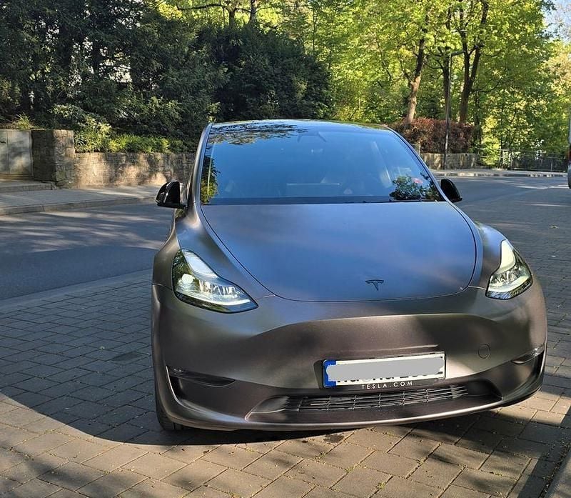 Second-hand Tesla Model Y 378 kW (514 CP) 2023 Gri SUV