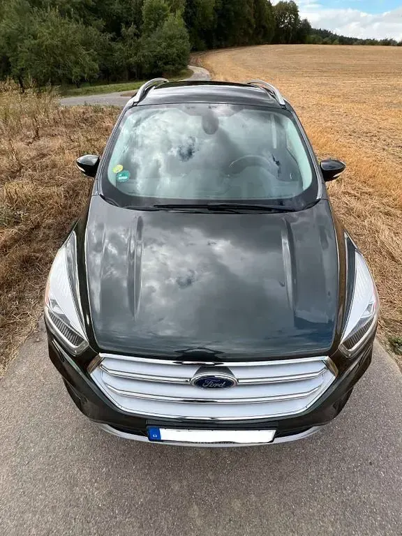 Gebraucht Ford Kuga 150 PS (110 kW) 2017 Grün SUV