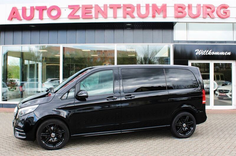 Obsidianschwarz metallic Gebraucht 2020 Mercedes V300 AMG line Van / Kleinbus | 52.950 € (Guter Preis) - Bild 1/4