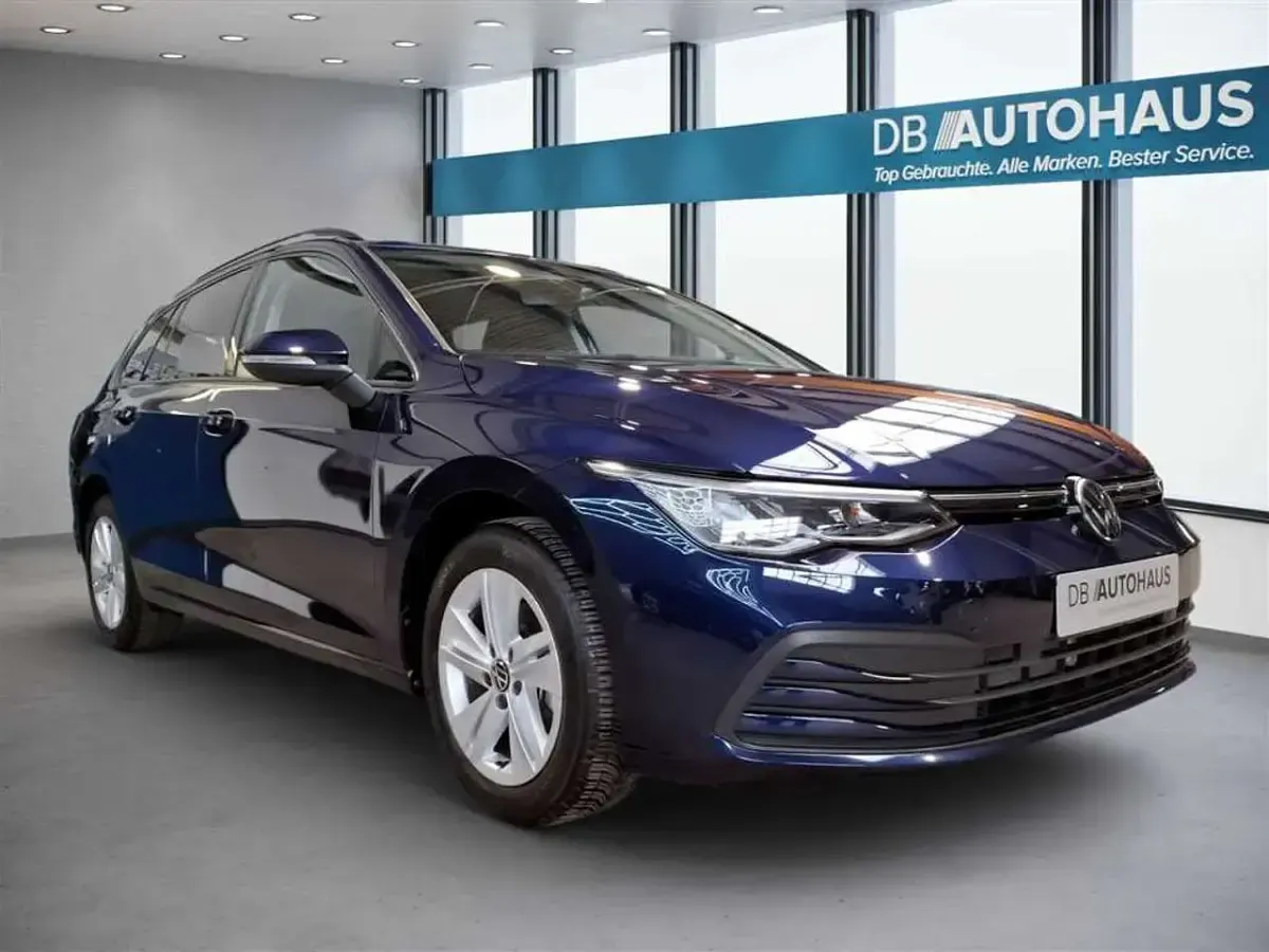 Gebraucht VW Golf VIII Life 110 PS (80 kW) 2024 Blau Kombi