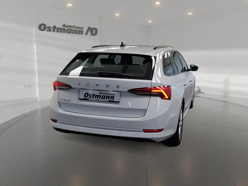 Gebraucht Skoda Octavia Ambition 150 PS (110 kW) 2023 Moonweiss metallic Kombi