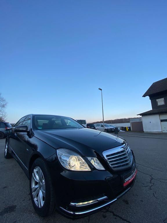Gebraucht Mercedes E200 184 PS (135 kW) 2010 Schwarz Limousine