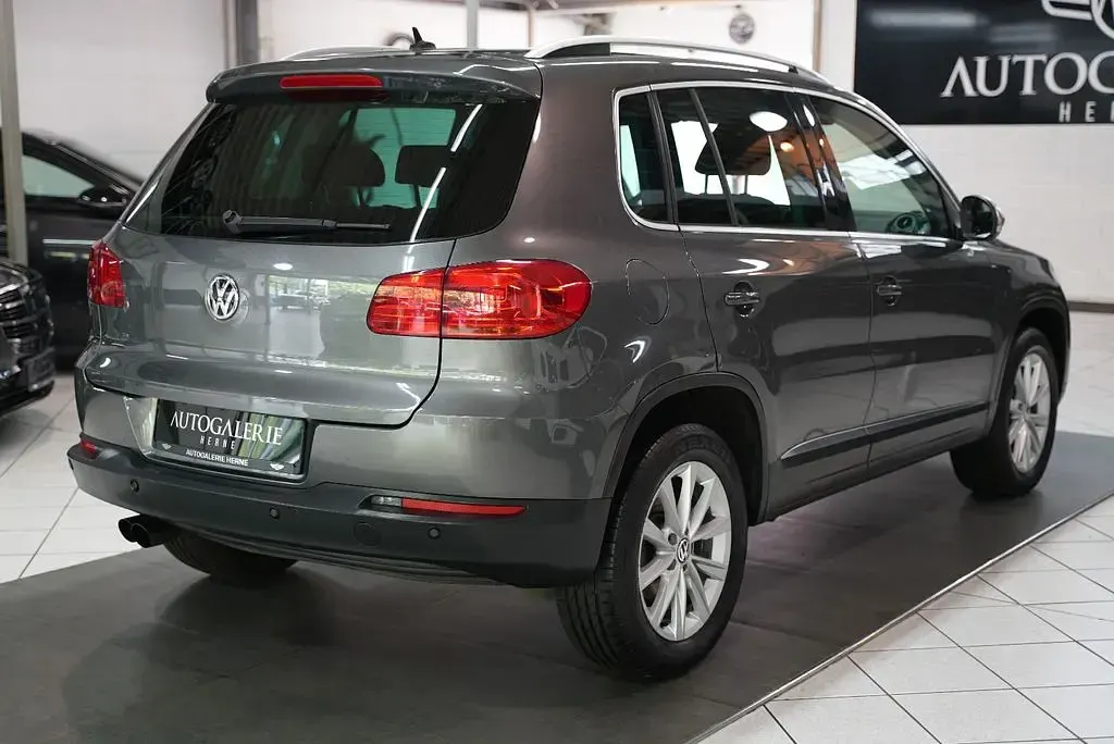 Gebraucht VW Tiguan Sportline 140 PS (102 kW) 2013 Grau SUV