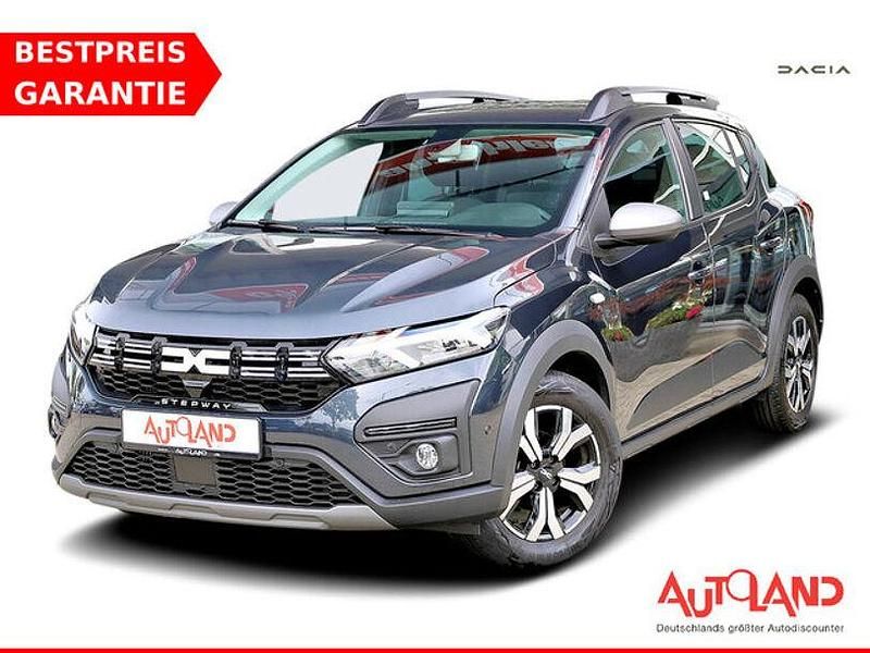 Grau Gebraucht 2023 Dacia Sandero Stepway Kleinwagen | 16.990 € (Etwas zu teuer) - Bild 1/4