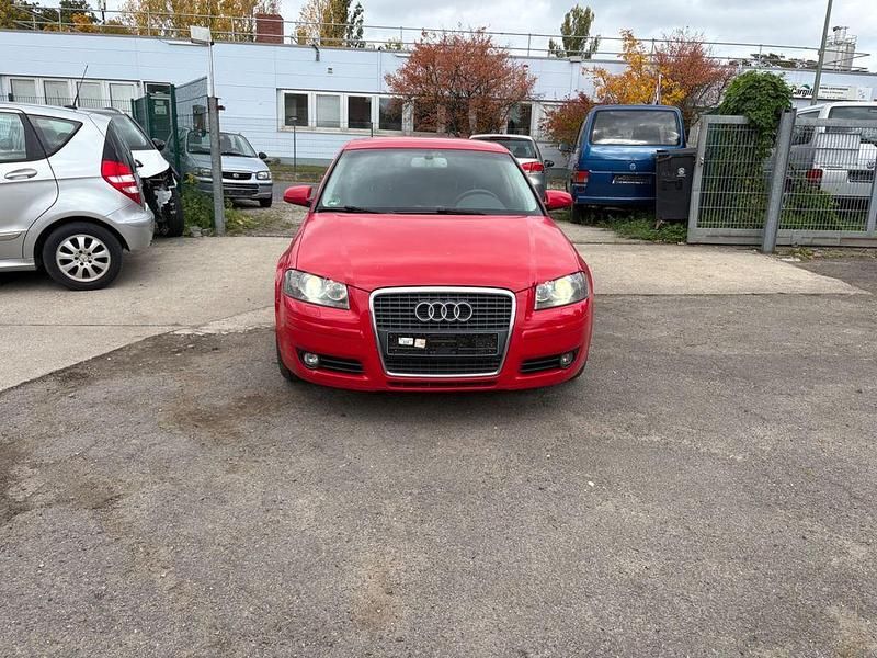 Rot Gebraucht 2004 Audi A3 Sportback Ambition Limousine | 1.800 € (Superpreis) - Bild 1/4
