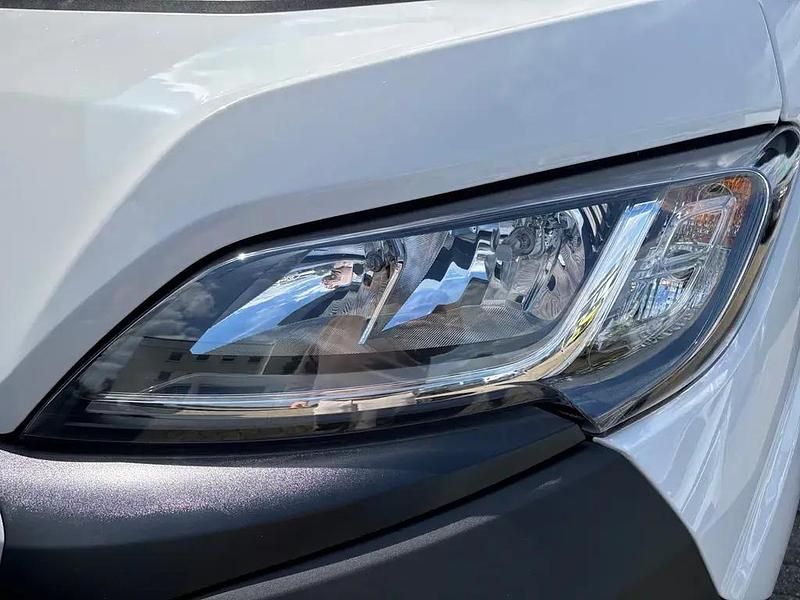 Gebraucht Peugeot Boxer 140 PS (102 kW) 2024 Weiß Van