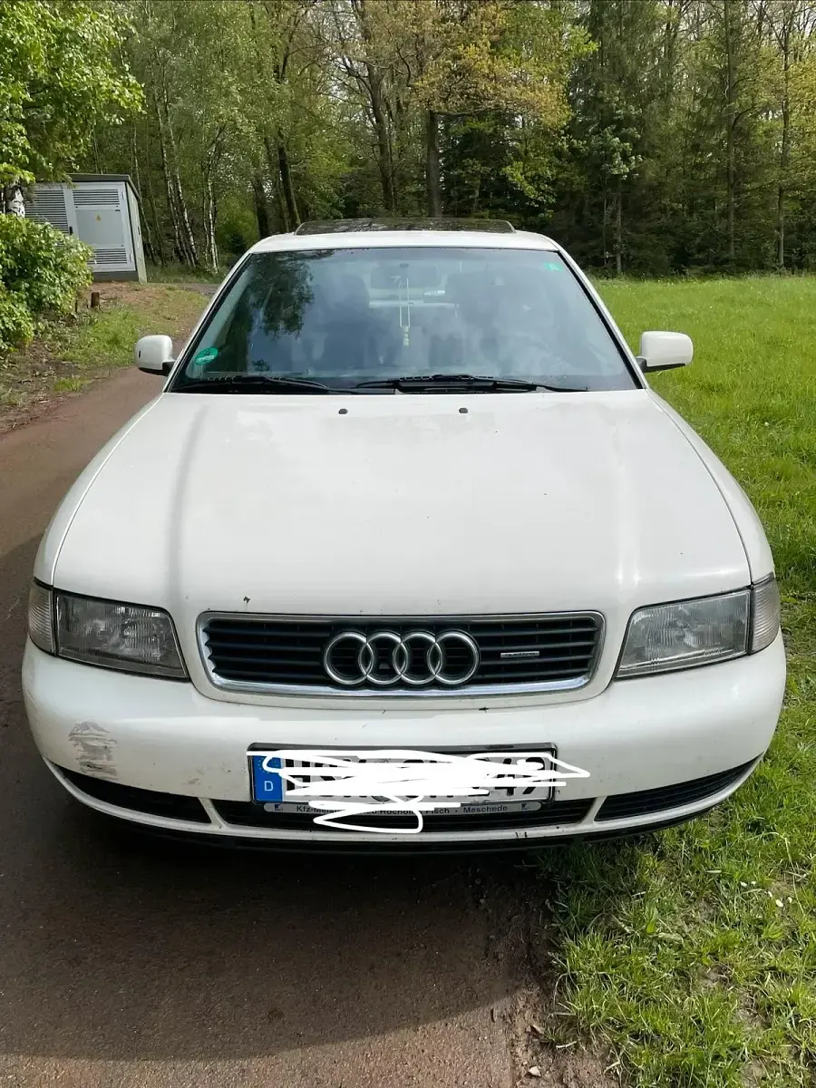 Używany Audi A4 101 KM (74 kW) 1997 Biały Sedan/Limuzyna