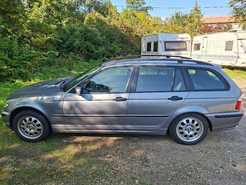 Grau Gebraucht 2005 BMW 318 Kombi | 1.490 € (Superpreis) - Bild 1/4
