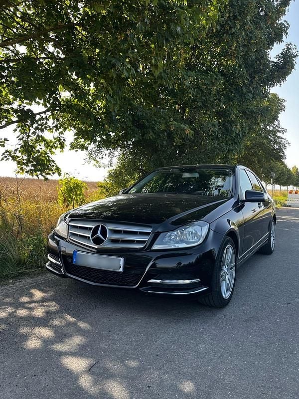 Schwarz Gebraucht 2011 Mercedes C180 Limousine | 8.950 € (Teuer) - Bild 1/4