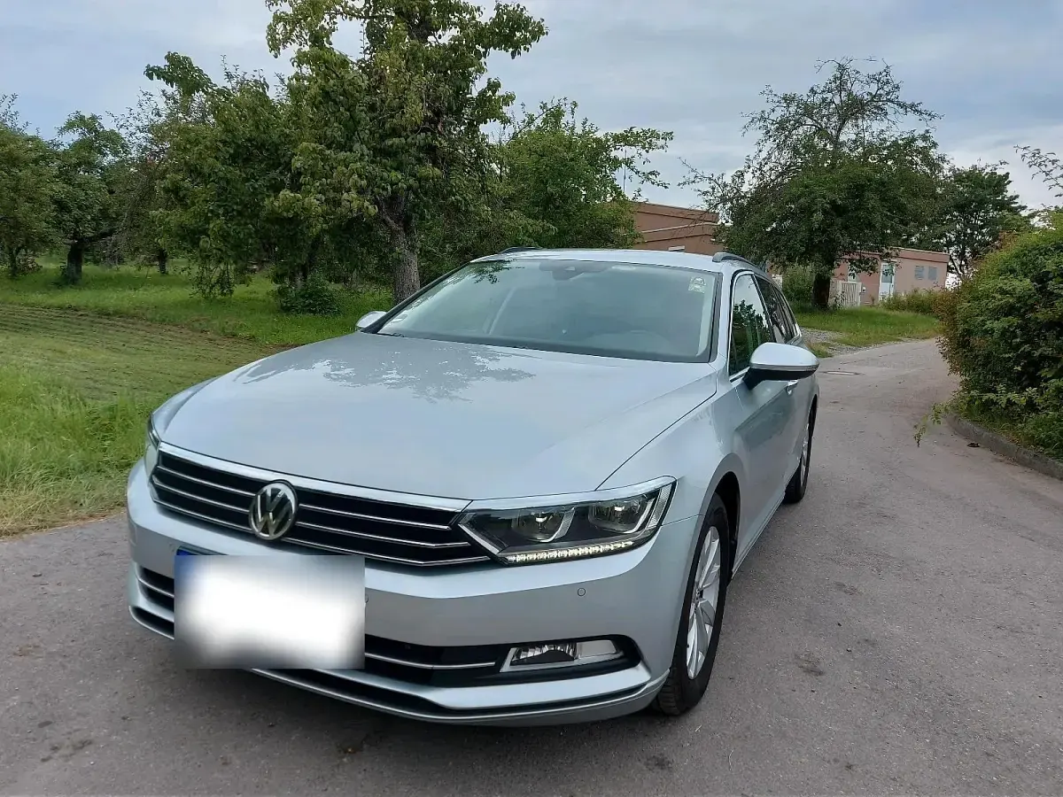 Gebraucht VW Passat 150 PS (110 kW) 2018 Silber Kombi