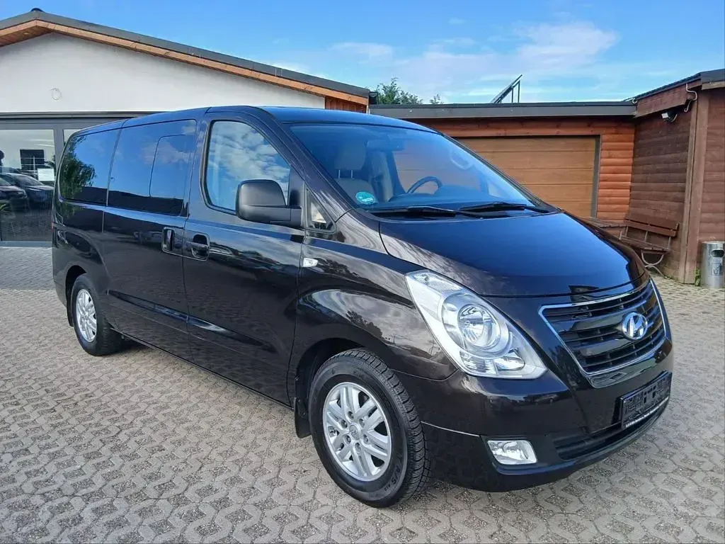 Gebraucht Hyundai H-1 Premium 170 PS (125 kW) 2016 Braun Van / Kleinbus