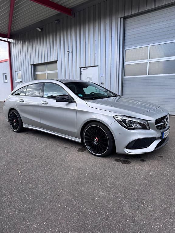 Silber Gebraucht 2018 Mercedes CLA220 Shooting Brake Kombi | 20.500 € (Fairer Preis) - Bild 1/4