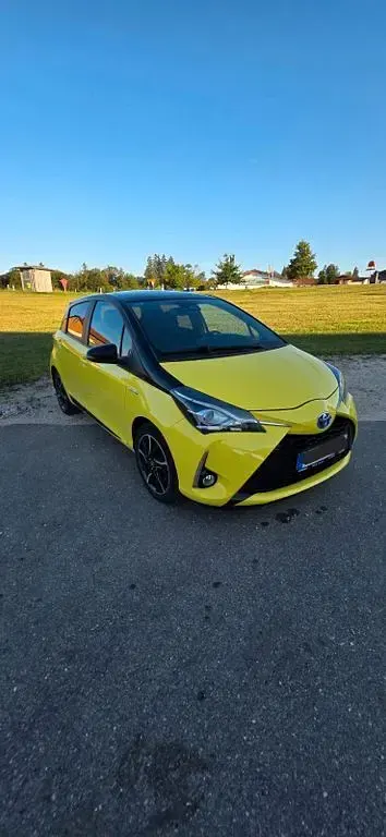 Gebraucht Toyota Yaris Style 101 PS (74 kW) 2017 Gelb Limousine