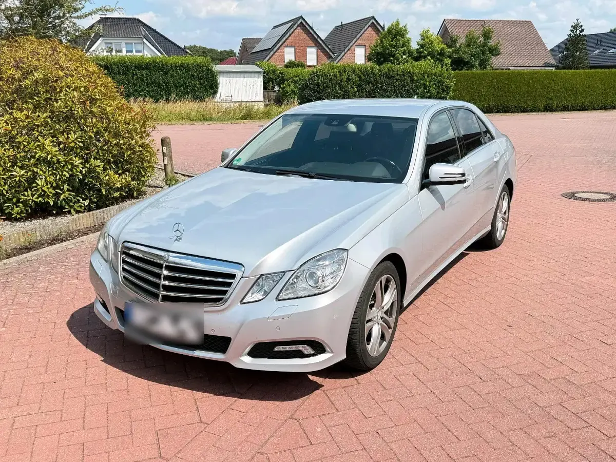 Gebraucht Mercedes E250 Avantgarde 204 PS (150 kW) 2009 Silber Limousine