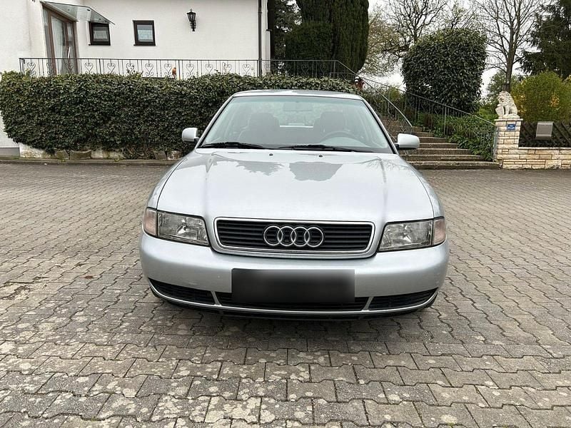 Second-hand Audi A4 125 CP (91 kW) 1998 Argintiu Berlinǎ