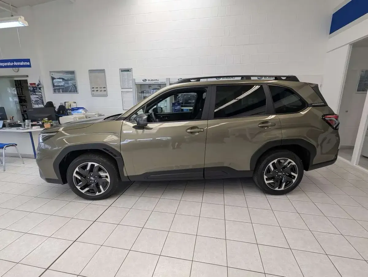 Neu Subaru Forester Exclusive+ 136 PS (100 kW) 2026 Autumn green SUV