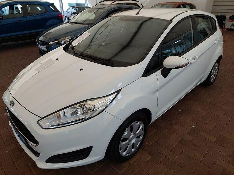 Gebraucht Ford Fiesta 95 PS (69 kW) 2016 Weiß Kleinwagen