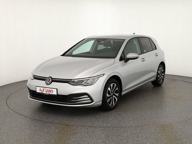 Silber Gebraucht 2022 VW Golf VIII Active Limousine | 22.990 € (Fairer Preis) - Bild 1/4