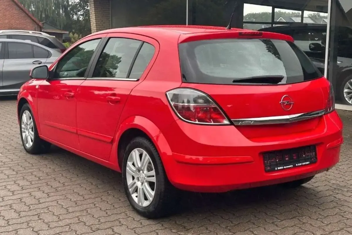 Gebraucht Opel Astra 101 PS (74 kW) 2009 Rot Kleinwagen