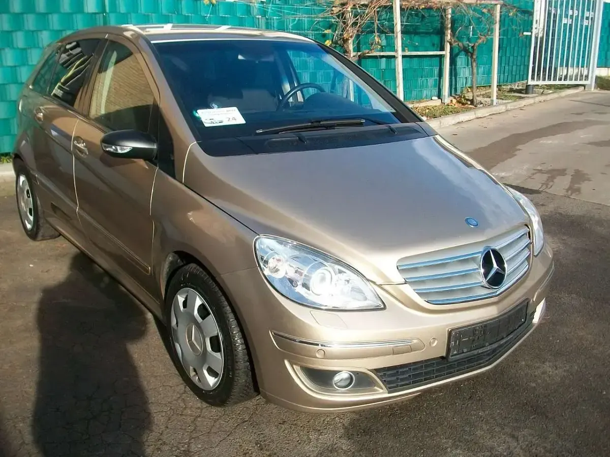 Gebraucht Mercedes E200 193 PS (141 kW) 2005 Gold Limousine