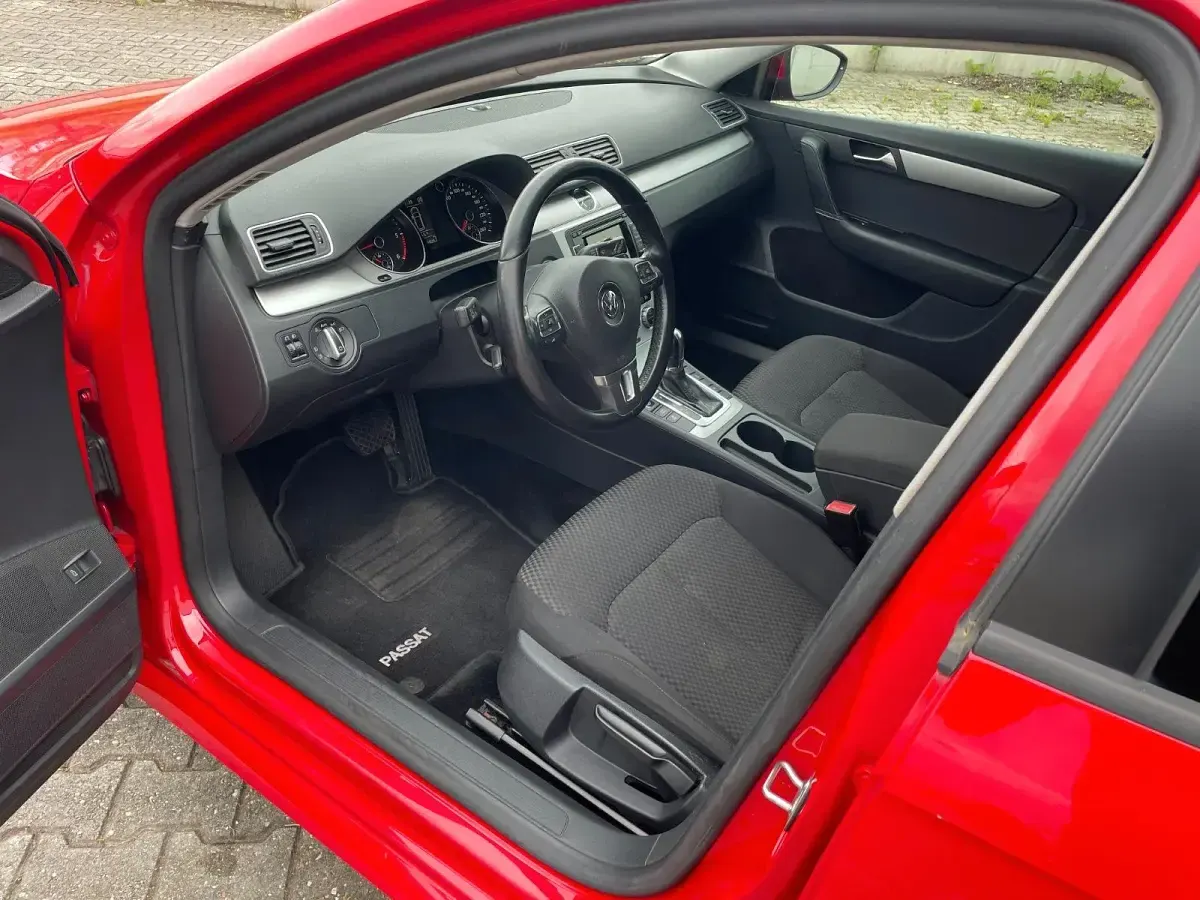 Gebraucht VW Passat 140 PS (102 kW) 2012 Rot Kombi
