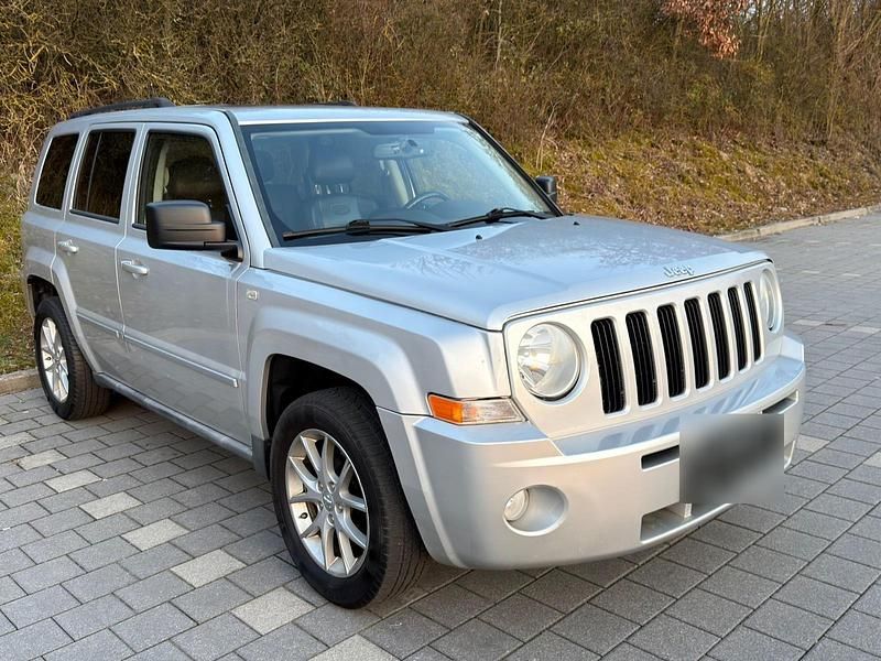 Gebraucht Jeep Patriot 163 PS (119 kW) 2011 Grau SUV