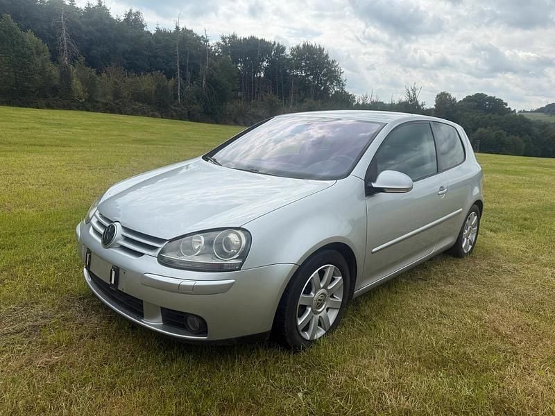 Silber Gebraucht 2005 VW Golf V Kleinwagen | 1.800 € (Etwas zu teuer) - Bild 1/4