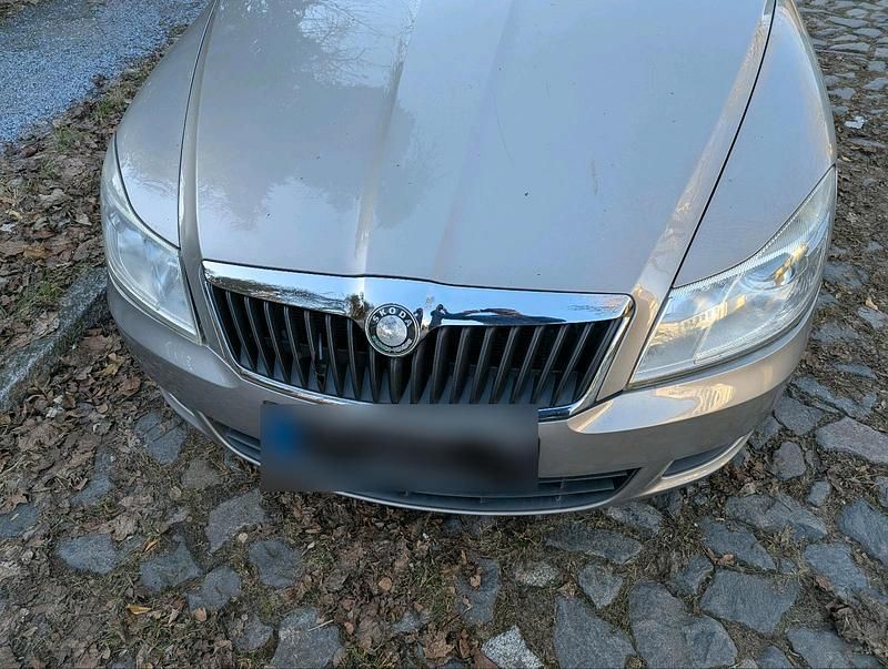 Gebraucht Skoda Octavia 122 PS (89 kW) 2010 Braun Limousine