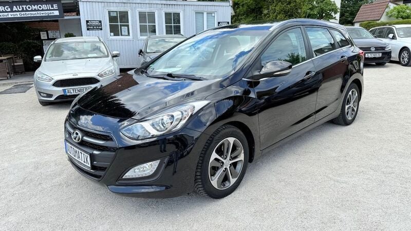 Schwarz Gebraucht 2017 Hyundai i30 Kombi | 7.699 € (Guter Preis) - Bild 1/4