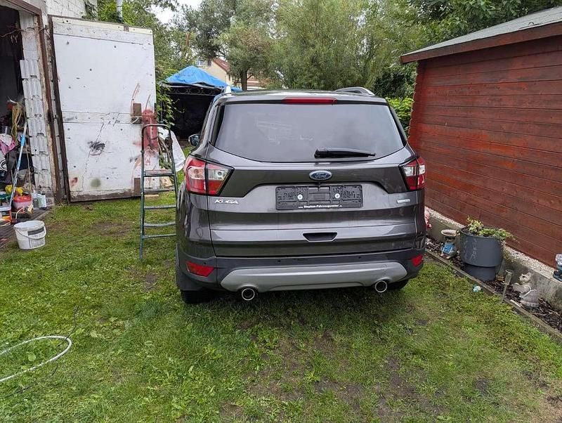 Gebraucht Ford Kuga 150 PS (110 kW) 2018 Grau SUV