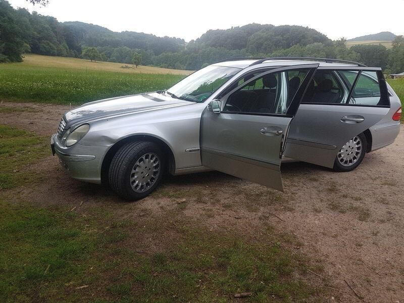 Grau Gebraucht 2004 Mercedes E240 Elegance Kombi | 3.455 € (Guter Preis) - Bild 1/4