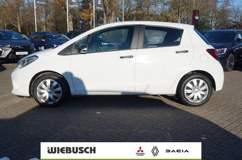 Weiß Gebraucht 2017 Toyota Yaris Limousine | 8.590 € (Fairer Preis) - Bild 1/4