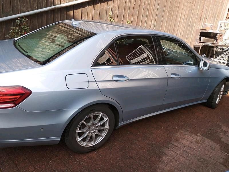 Gebraucht Mercedes E250 204 PS (150 kW) 2015 Silber Limousine