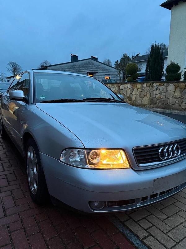 Silber Gebraucht 1999 Audi A4 Limousine | 955 € (Guter Preis) - Bild 1/4