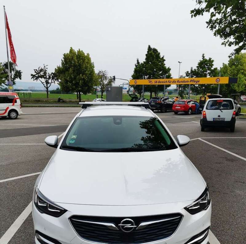 Weiß Gebraucht 2018 Opel Insignia Innovation Kombi | 11.900 € (Guter Preis) - Bild 1/3