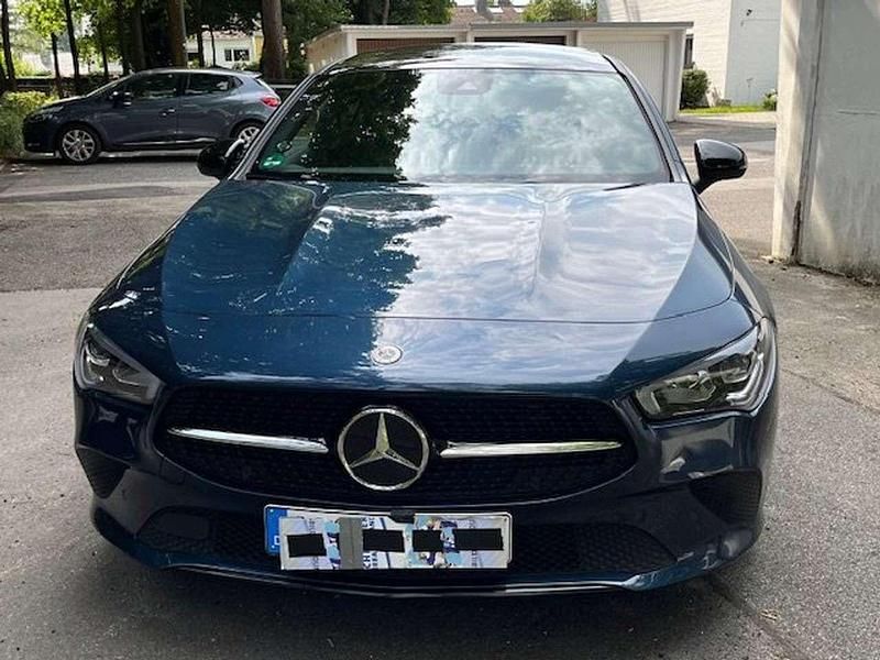 Gebraucht 2022 Mercedes CLA220 Shooting Brake Progressive Kombi | 35.450 € (Teuer) - Bild 1/4