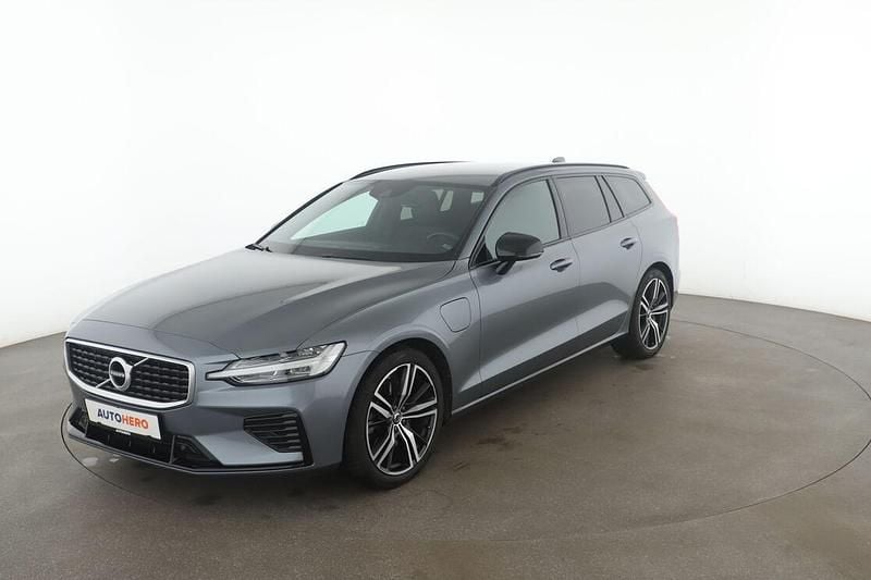 Grau Gebraucht 2020 Volvo V60 R-Design Kombi | 31.690 € - Bild 1/3