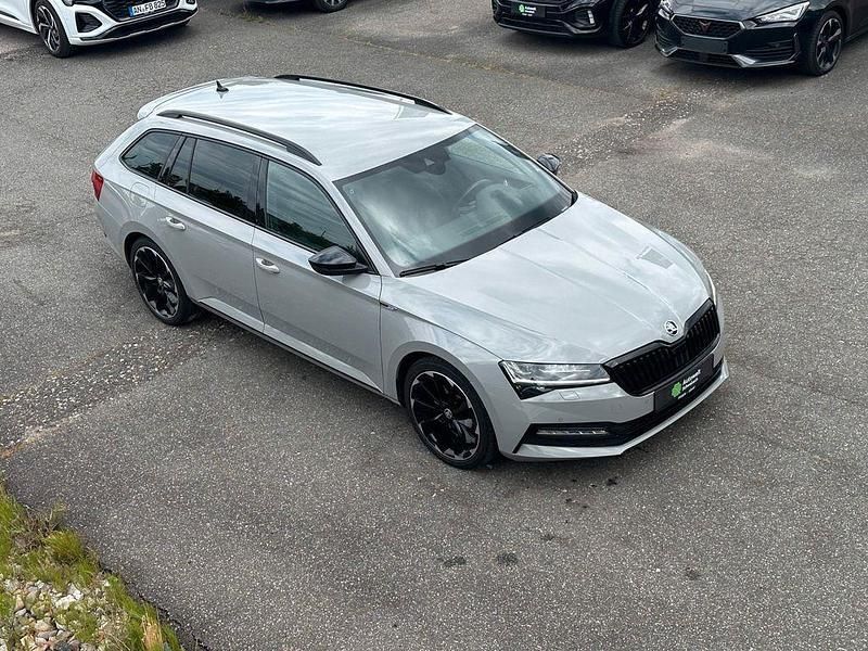 Stahlgrau Gebraucht 2022 Skoda Superb SportLine Kombi | 28.900 € (Guter Preis) - Bild 1/4