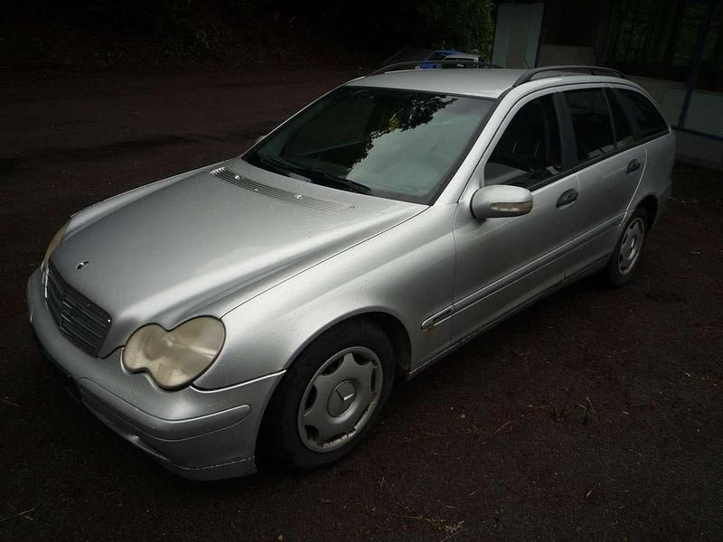Brillantsilber metalliclack Gebraucht 2002 Mercedes C220 Kombi | 1.200 € - Bild 1/4