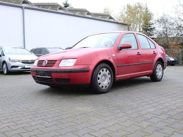 Rot Gebraucht 2004 VW Bora Basis Limousine | 750 € (Fairer Preis) - Bild 1/4