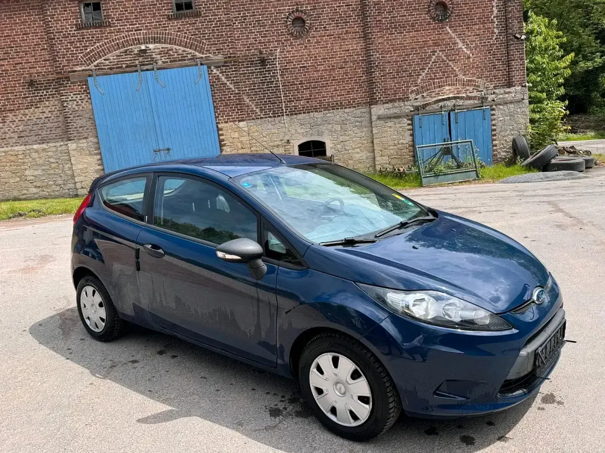 Gebraucht Ford Fiesta 60 PS (44 kW) 2010 Blau Kleinwagen