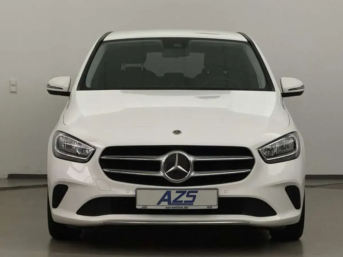 Gebraucht Mercedes B180 Style 116 PS (85 kW) 2021 Weiß Kleinwagen