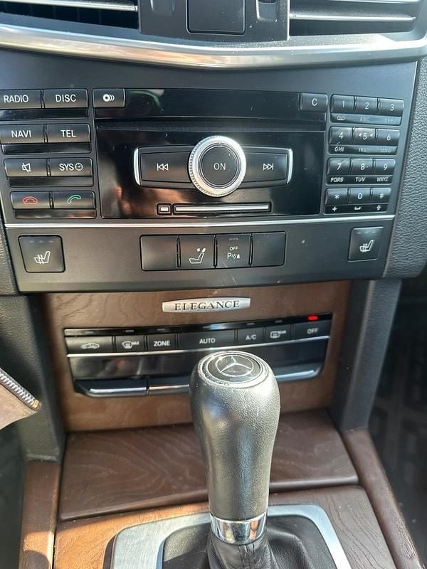 Gebraucht Mercedes E220 170 PS (125 kW) 2011 Schwarz Kombi