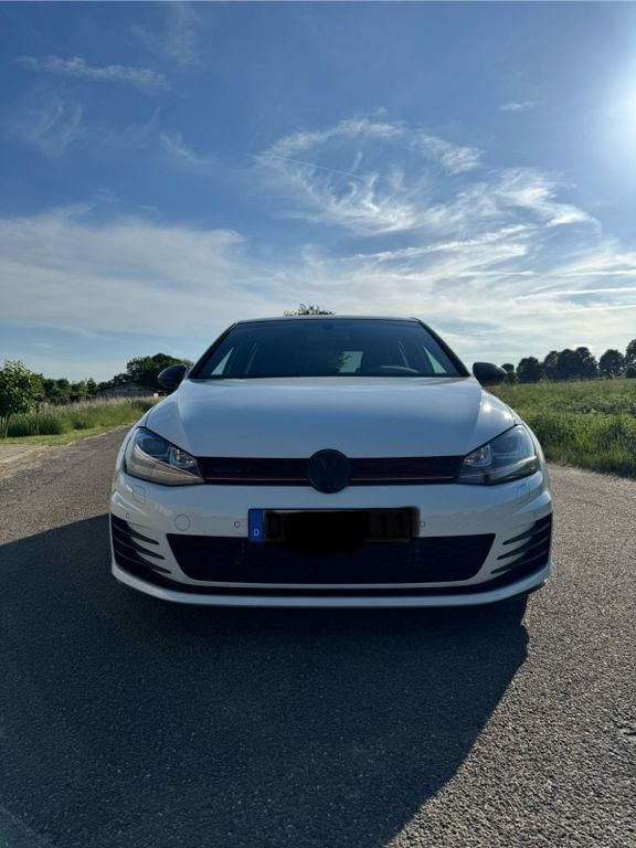 Weiß Gebraucht 2014 VW Golf VII GTI Limousine | 16.000 € (Etwas zu teuer) - Bild 1/4