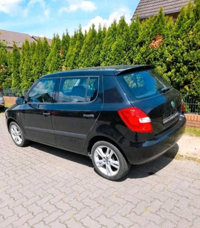 Schwarz Gebraucht 2011 Skoda Fabia Kleinwagen | 2.700 € (Fairer Preis) - Bild 1/4
