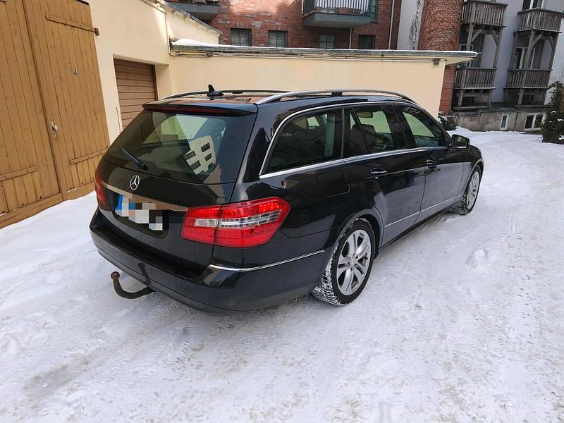 Gebraucht Mercedes E220 Avantgarde 170 PS (125 kW) 2011 Schwarz Kombi