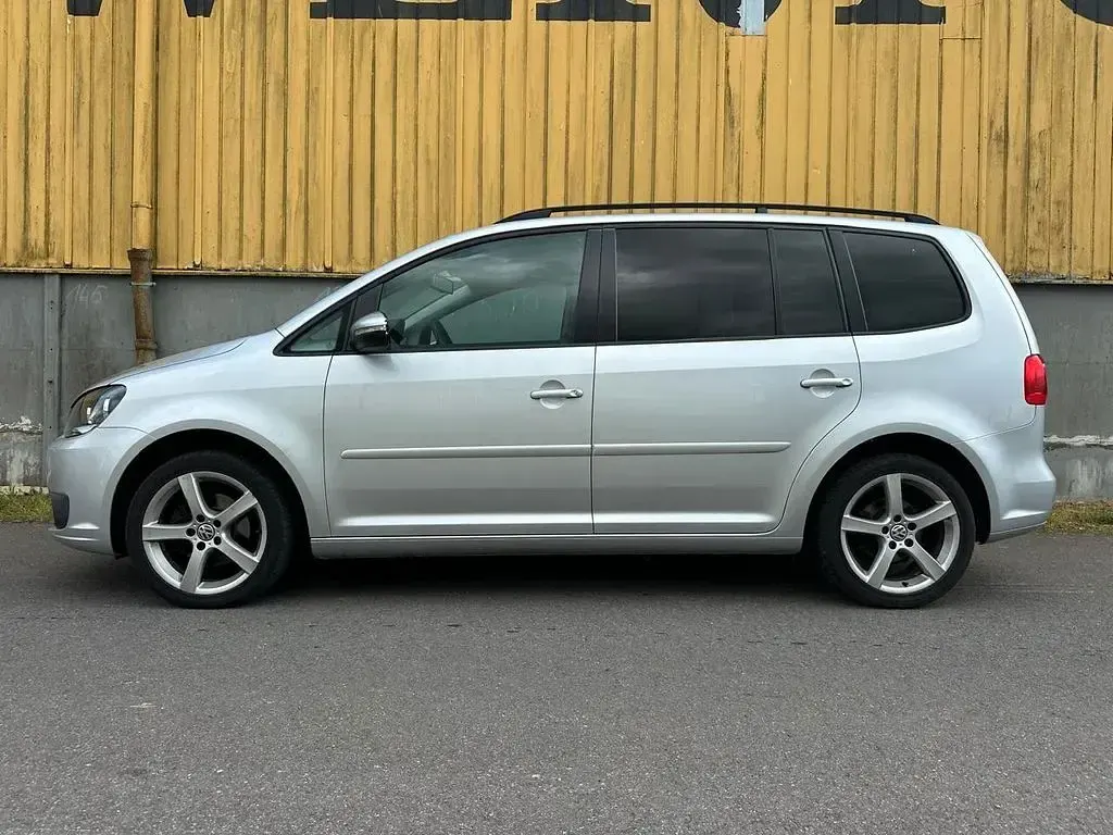 Gebraucht VW Touran Comfortline 105 PS (77 kW) 2012 Silber Van / Kleinbus