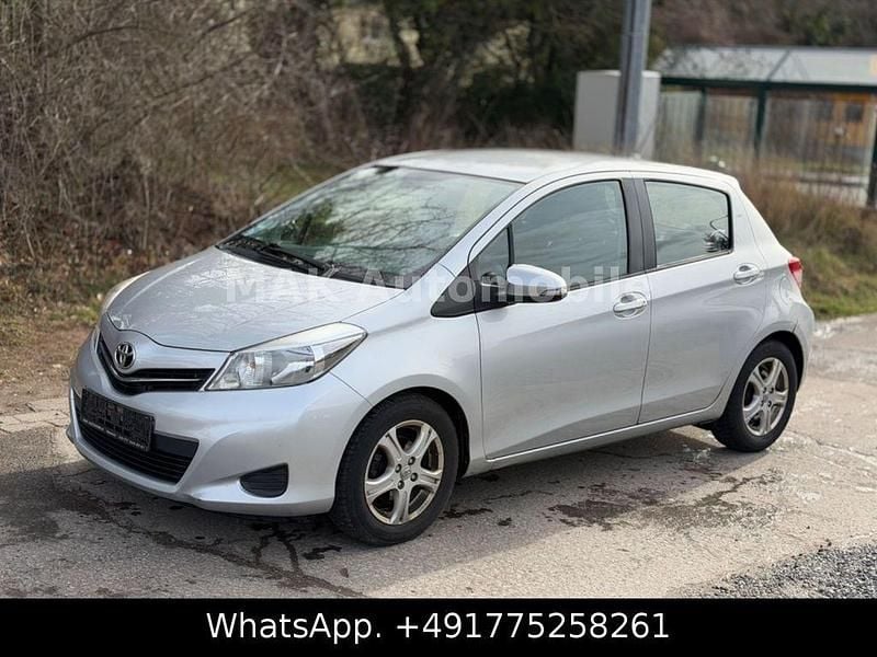 Gebraucht Toyota Yaris 90 PS (66 kW) 2011 Silber Kleinwagen