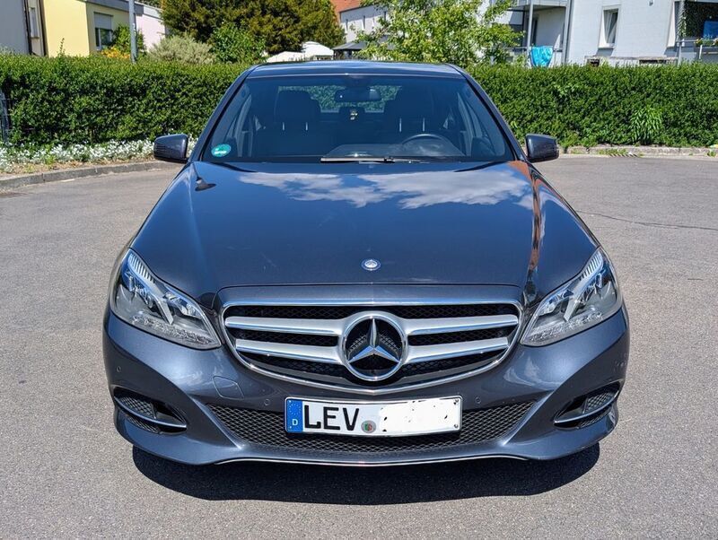 Grau Gebraucht 2013 Mercedes E200 Avantgarde Limousine | 13.500 € (Guter Preis) - Bild 1/4