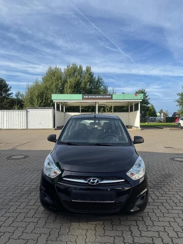 Schwarz Gebraucht 2012 Hyundai i10 Edition Kleinwagen | 2.400 € (Fairer Preis) - Bild 1/4